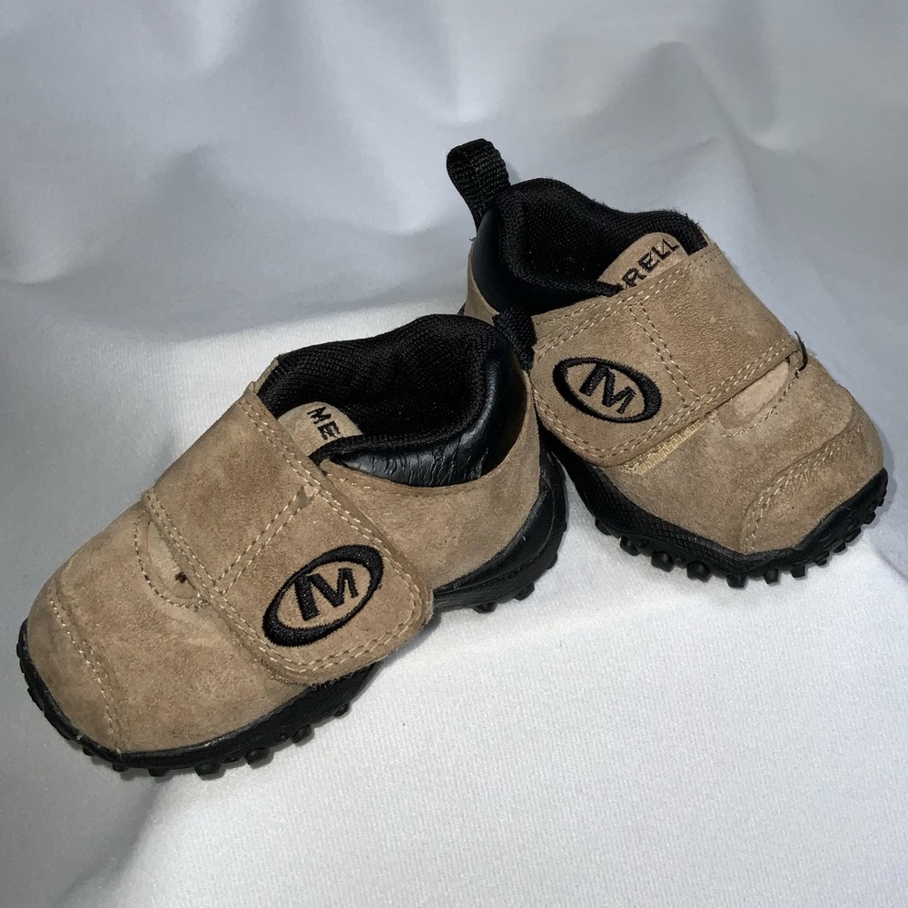 Boys Merrell tan suede shoes